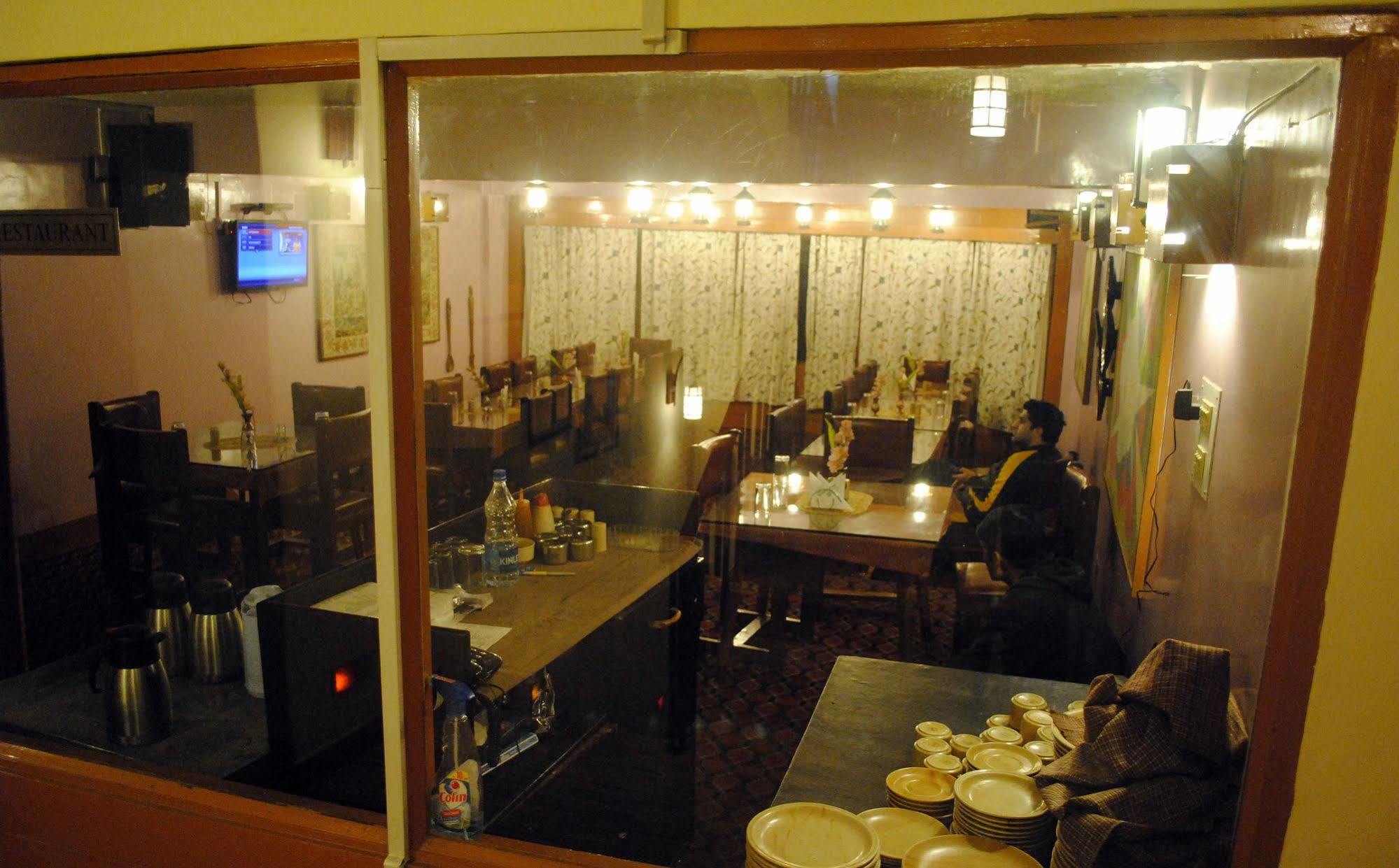 Welcome Hotel Gulmarg Buitenkant foto