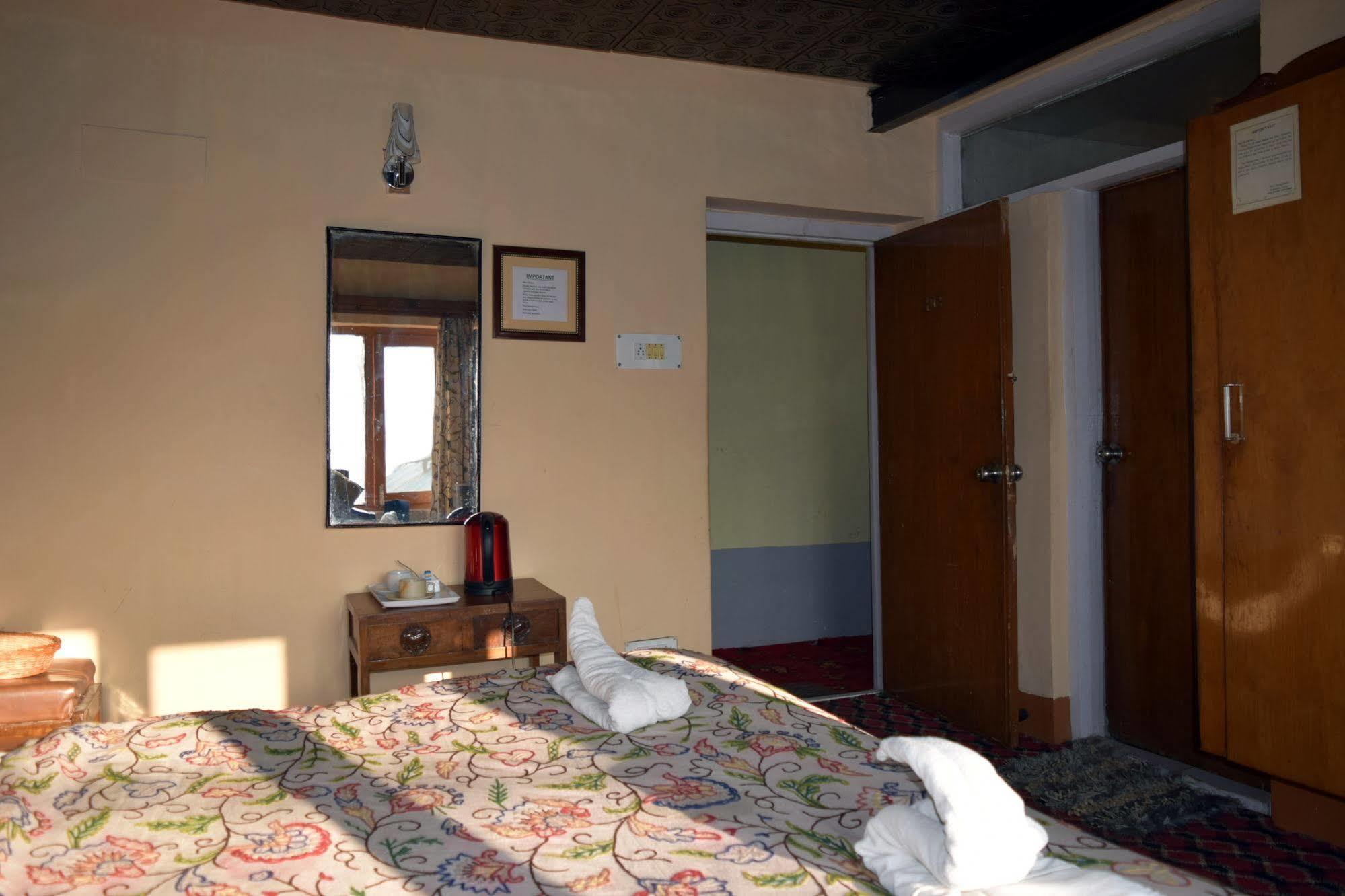 Welcome Hotel Gulmarg Buitenkant foto